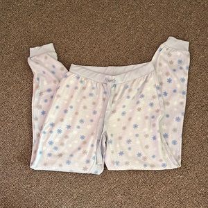 NWOT’s  snowflake pajama bottoms